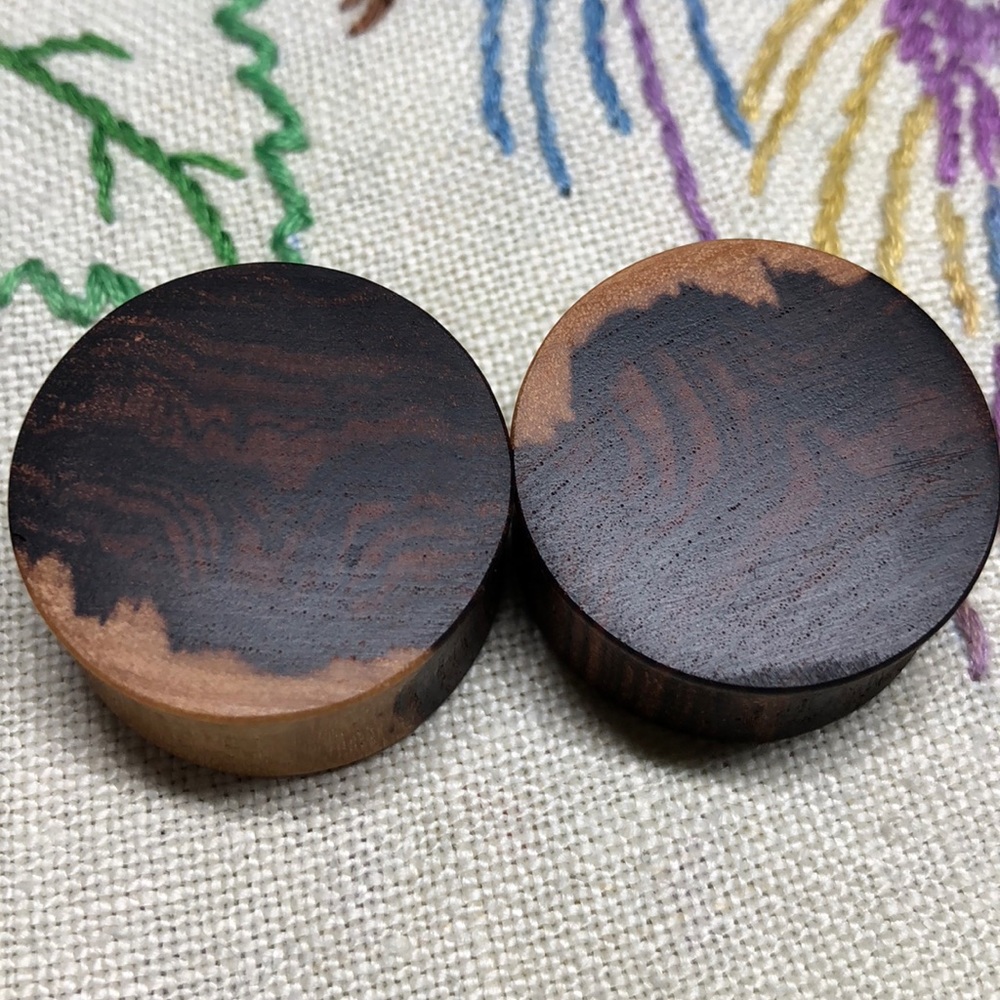 Wooden Plugs 25mm - Picture 4 of 8